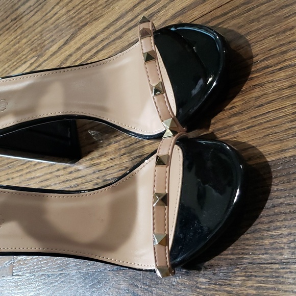 ⭐HOST PICK⭐Charlotte Russe Gold Stud Accent Open Toe Heels - Picture 3 of 15